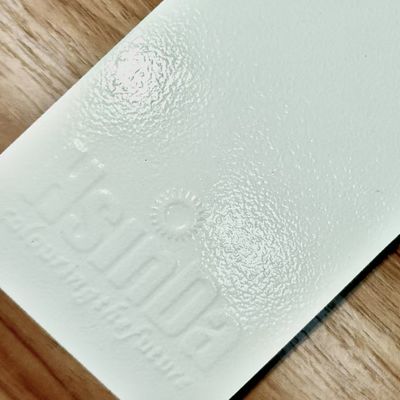 Revestimento em Pó Branco Texturizado Durável e Resistente à Corrosão para Aplicações de Superfície Antiderrapante