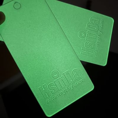 Sem poluição, camada de cromo em pó, textura suave brilha na camada escura de cromo.